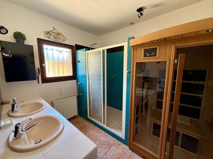 Image No.8-4 Bed House for sale