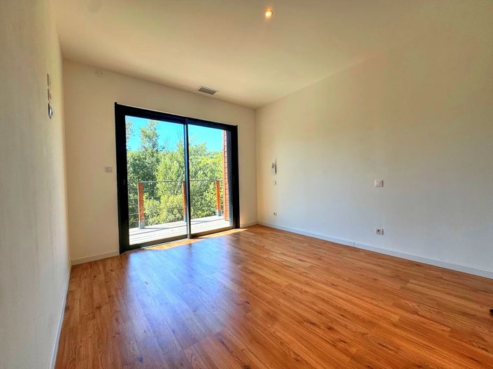 Image No.13-3 Bed House for sale