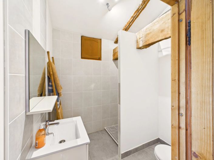 Image No.12-5 Bed Farmhouse for sale