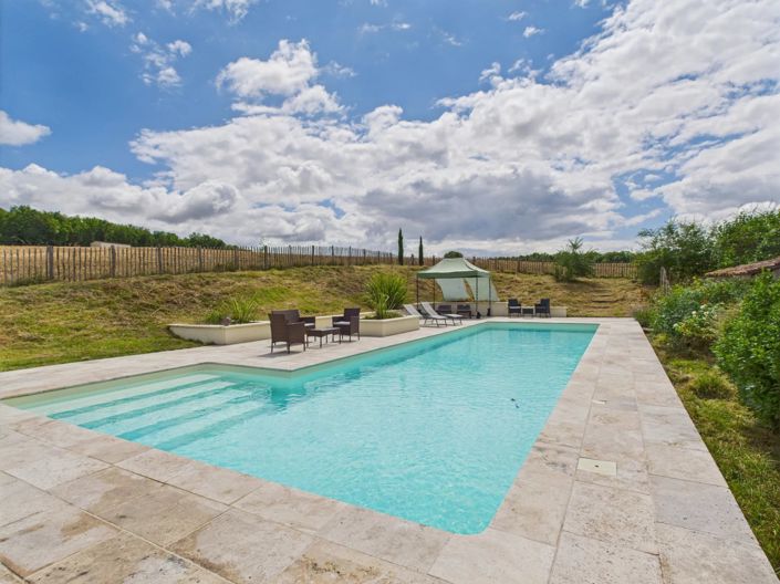 Image No.2-5 Bed Farmhouse for sale