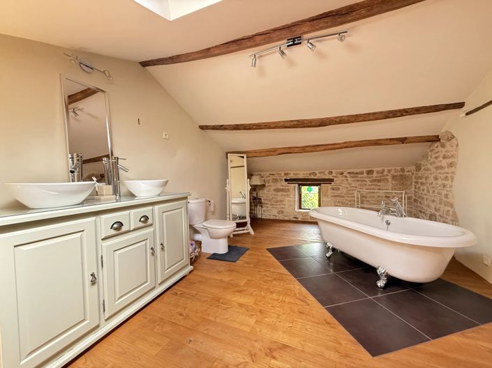 Image No.10-3 Bed House for sale