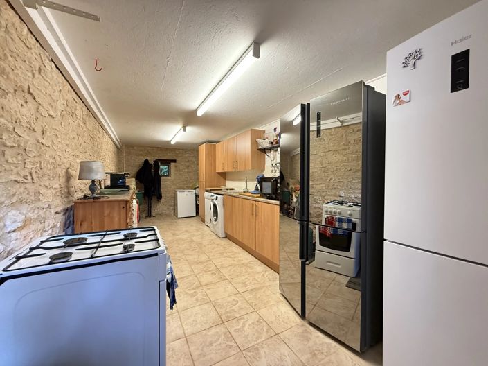 Image No.11-3 Bed House for sale