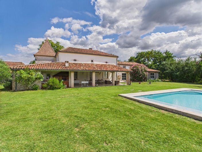 Image No.1-6 Bed House for sale