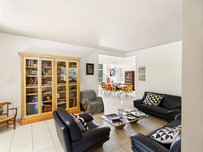 Image No.6-6 Bed House for sale