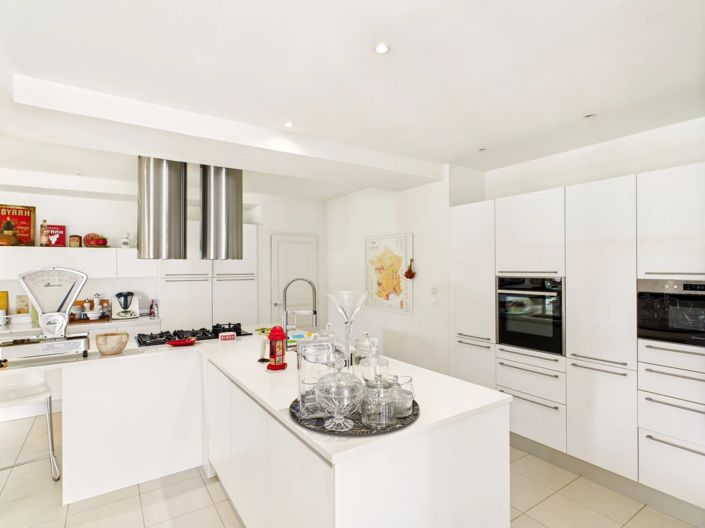 Image No.8-6 Bed House for sale