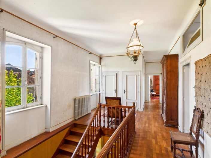 Image No.8-7 Bed House for sale