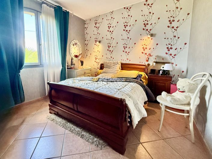 Image No.6-3 Bed House for sale