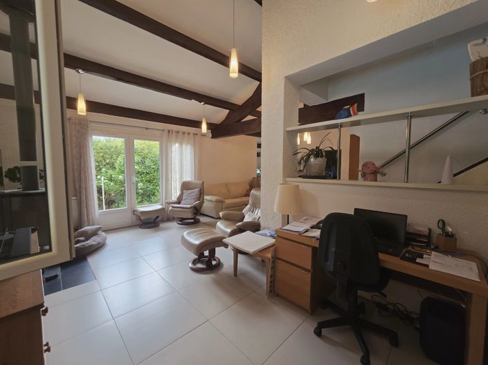 Image No.11-3 Bed House for sale