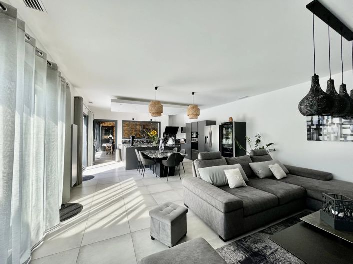 Image No.5-4 Bed House for sale