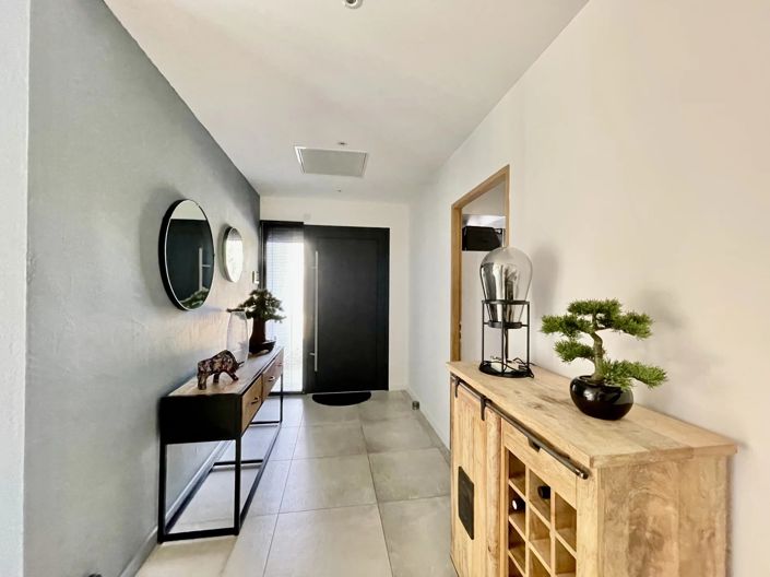 Image No.8-4 Bed House for sale