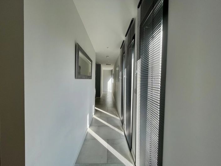 Image No.9-4 Bed House for sale