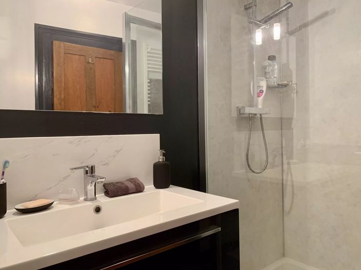 Image No.8-4 Bed Village House for sale