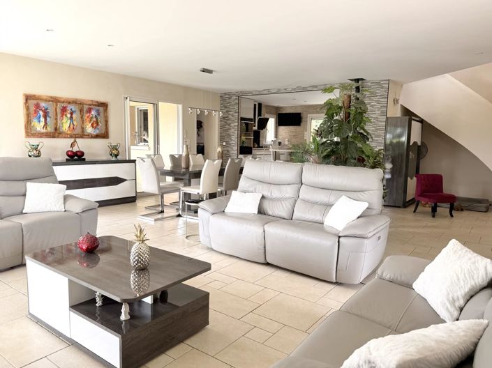 Image No.2-3 Bed House for sale