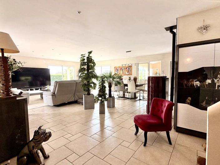 Image No.7-3 Bed House for sale