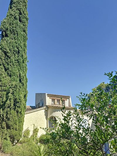 Image No.9-6 Bed House for sale