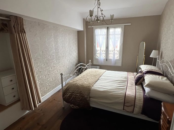 Image No.11-3 Bed House for sale