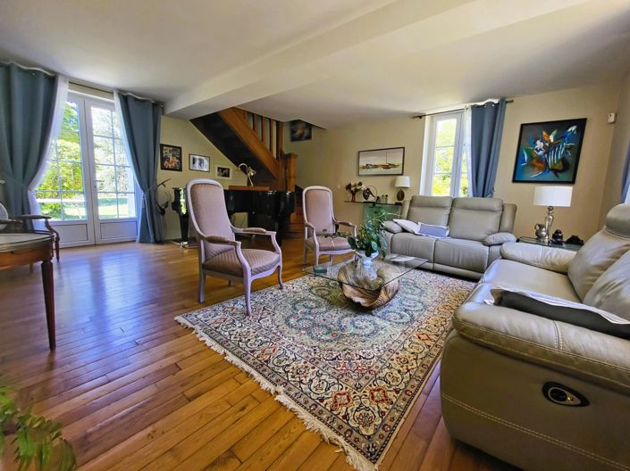 Image No.7-6 Bed House for sale