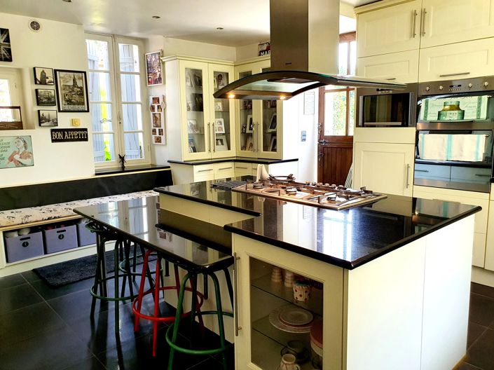 Image No.7-7 Bed House for sale