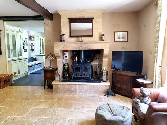 Image No.8-7 Bed House for sale