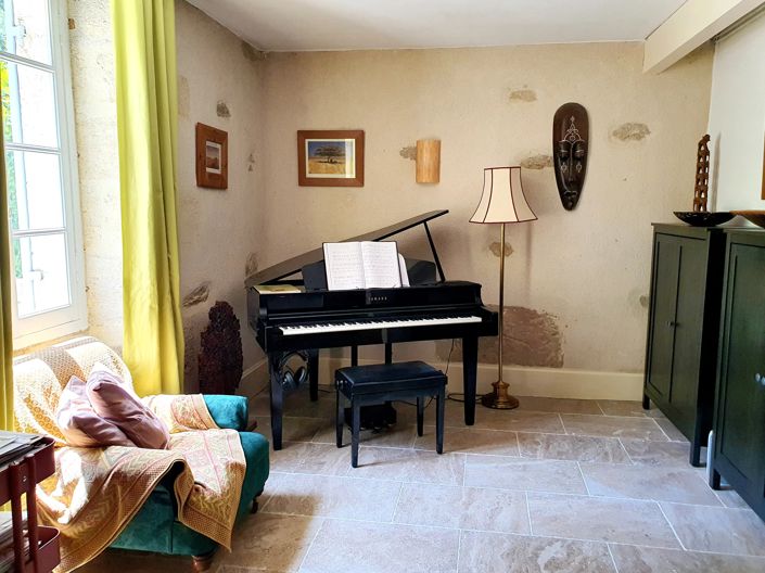 Image No.9-7 Bed House for sale