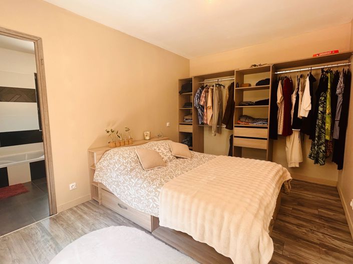 Image No.6-4 Bed House for sale