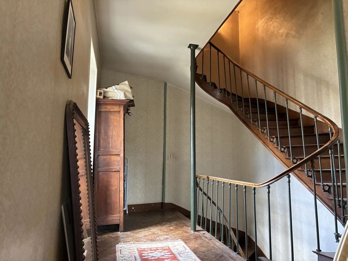 Image No.8-7 Bed House for sale