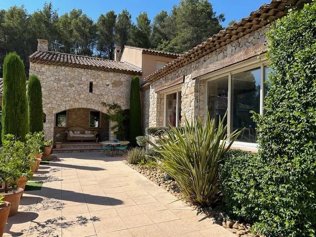 Image No.8-6 Bed House for sale