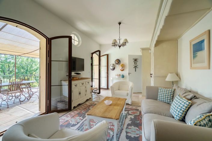 Image No.10-6 Bed House for sale