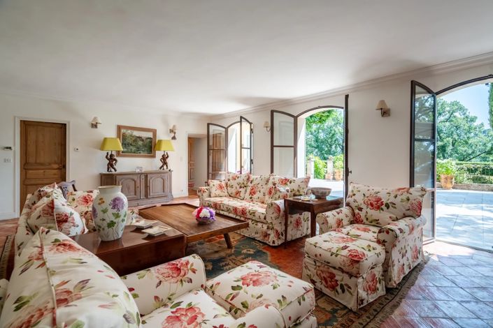 Image No.8-6 Bed House for sale