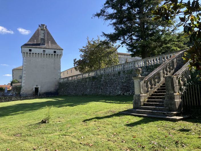 Image No.15-2 Bed Property for sale