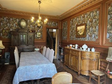 6 Bed House for sale