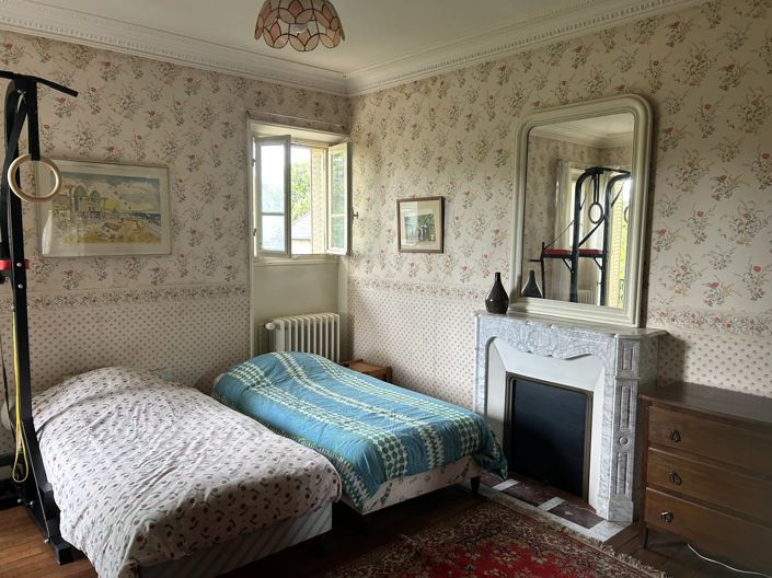 Image No.8-6 Bed House for sale