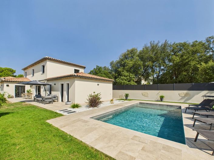 Image No.1-4 Bed Property for sale