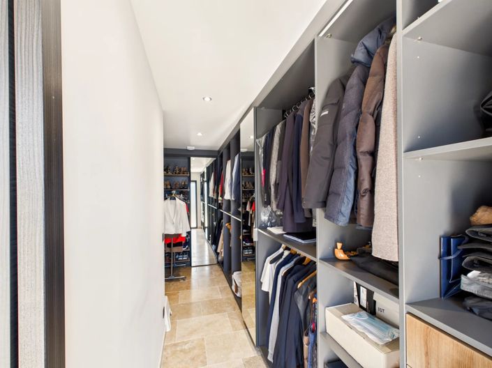 Image No.12-4 Bed Property for sale