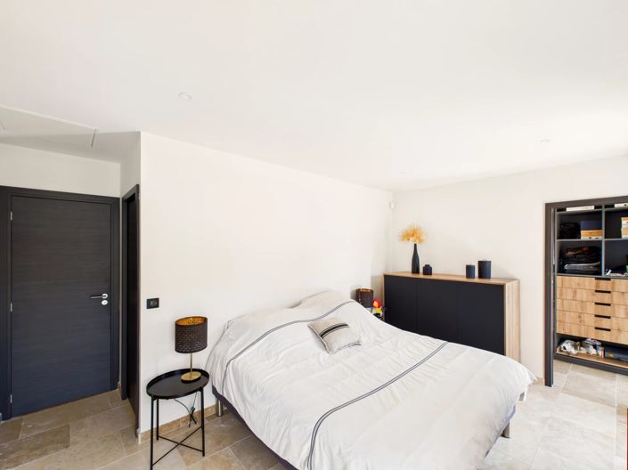 Image No.13-4 Bed Property for sale