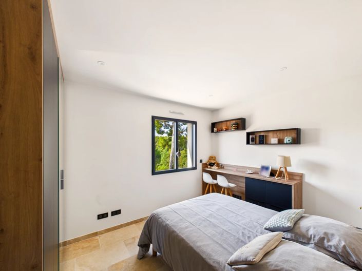 Image No.14-4 Bed Property for sale