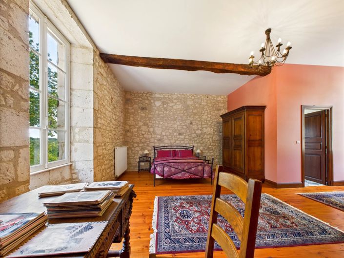 Image No.8-5 Bed House for sale