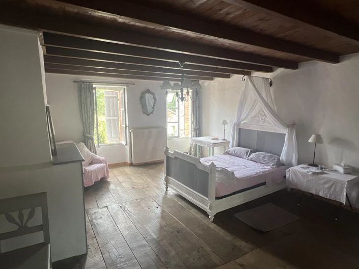 Image No.8-7 Bed House for sale