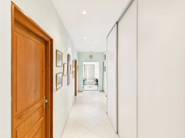 Image No.9-4 Bed House for sale