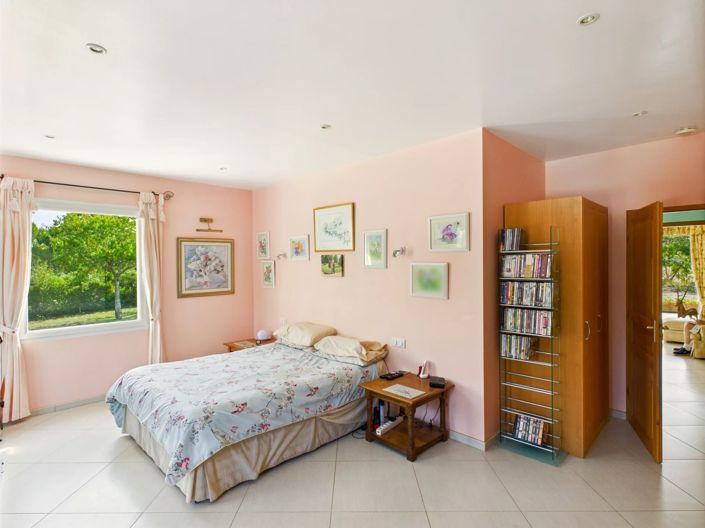 Image No.5-4 Bed House for sale