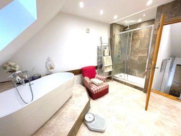 f574ea2a0e35f156ba56b5d1483f5755044ab1509f192