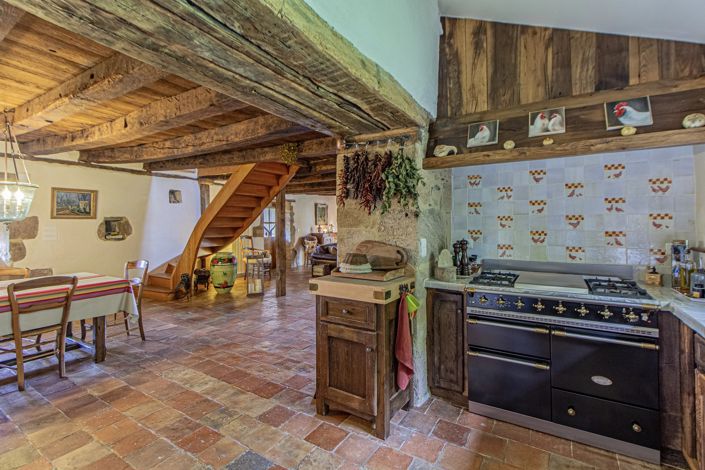 Image No.8-6 Bed House for sale