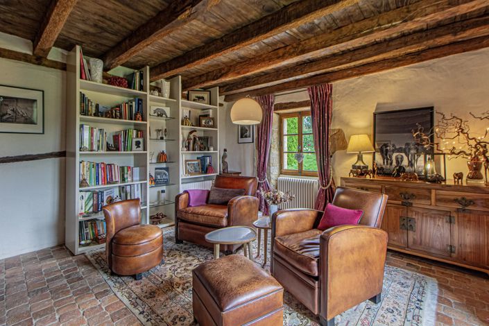 Image No.7-6 Bed House for sale