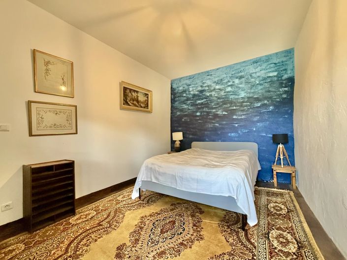 Image No.8-6 Bed House for sale