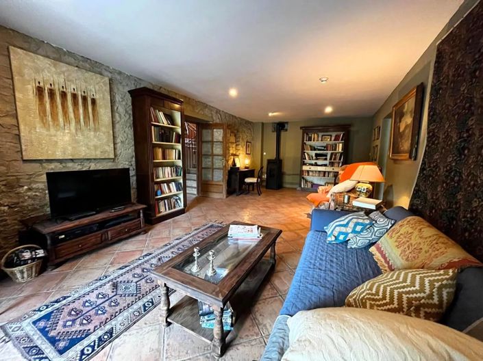 Image No.12-10 Bed House for sale