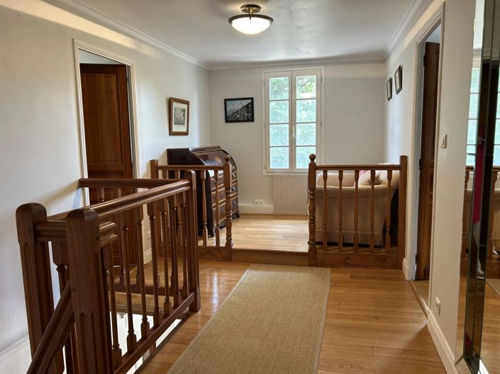 Image No.9-6 Bed House for sale