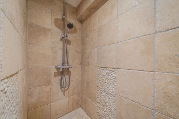 Image No.10-3 Bed House for sale