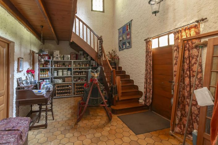 Image No.7-5 Bed House for sale