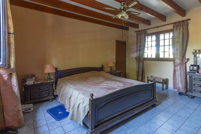 Image No.8-5 Bed House for sale