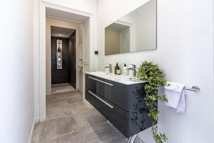 Image No.10-8 Bed House for sale